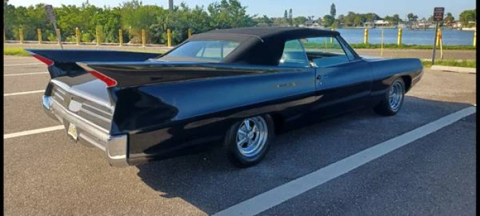 1967 Pontiac Grand Prix Cabrio. Yarasa Arabası. Batmobile 56.000 $ 