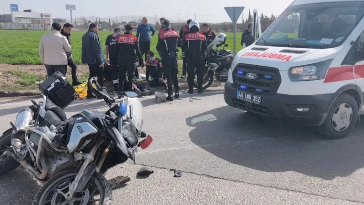 17 Yaşında Ehliyetsiz Gen&ccedil; 2 Polisi Ezdi