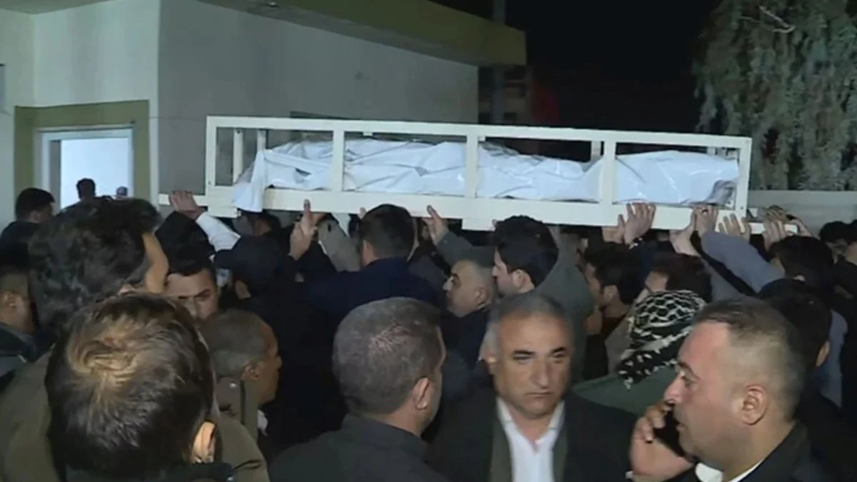  2 İnsanı Cami &Ccedil;ıkışında &Ouml;ld&uuml;rd&uuml;ler