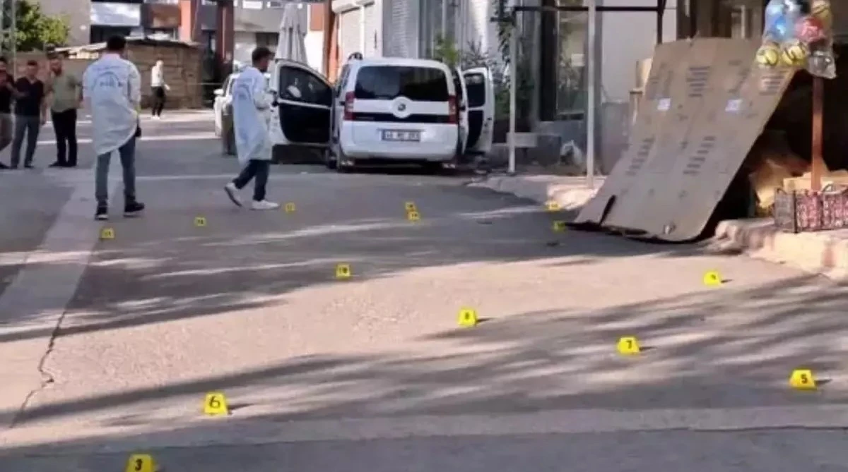 2 Kardeşi Araba İçinde Kurşun Yağmuruna Tutup Katlettiler