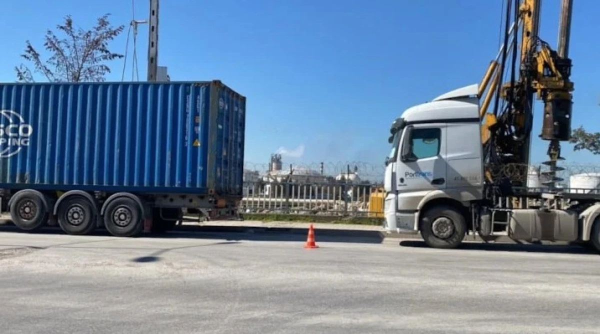 2 Tır Arasında Kalan S&uuml;r&uuml;c&uuml; Hayatını Kaybetti