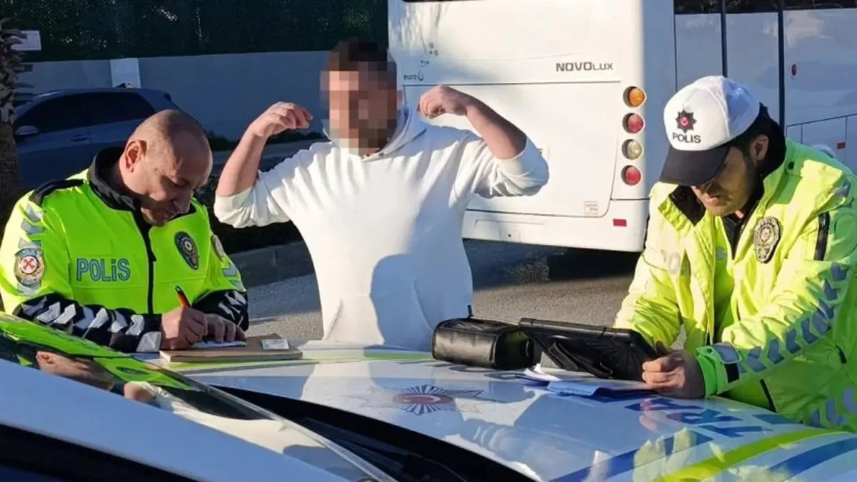  390 Bin TL Ceza Kesilip Ehliyetine 2032'ye Kadar El Konulan Sarhoş Adam Delirdi.