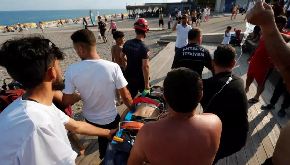 40 Metrelik Falezlerden Atlayan Genç Ağır Yaralandı