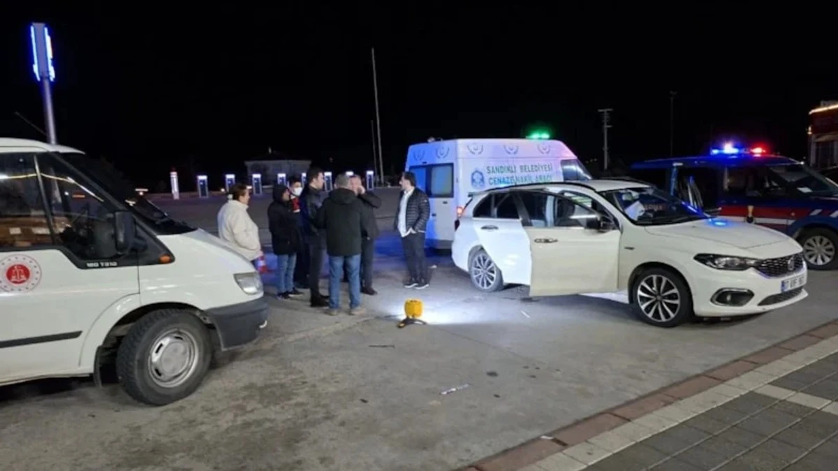 5 G&uuml;nd&uuml;r Park Halinde'ki Araba'da Erkek Ceset Bulundu