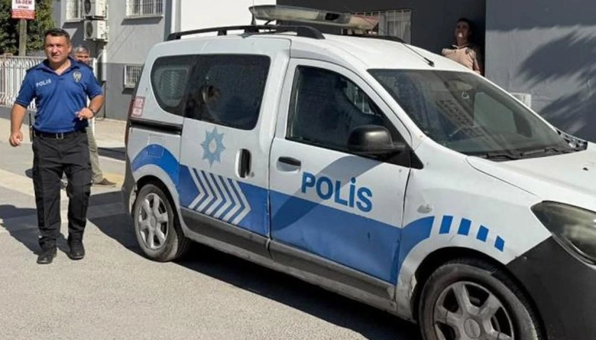 7 Yaşındaki &Ouml;ğrencinin &Ccedil;antasından Tabanca &Ccedil;ıktı, Babası Tutuklandı