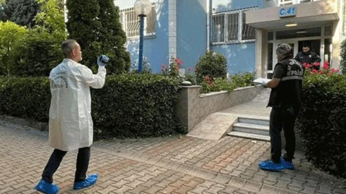 77 Yaşındaki Kadın Evinde Boğazı Kesilerek &Ouml;ld&uuml;r&uuml;lm&uuml;ş...