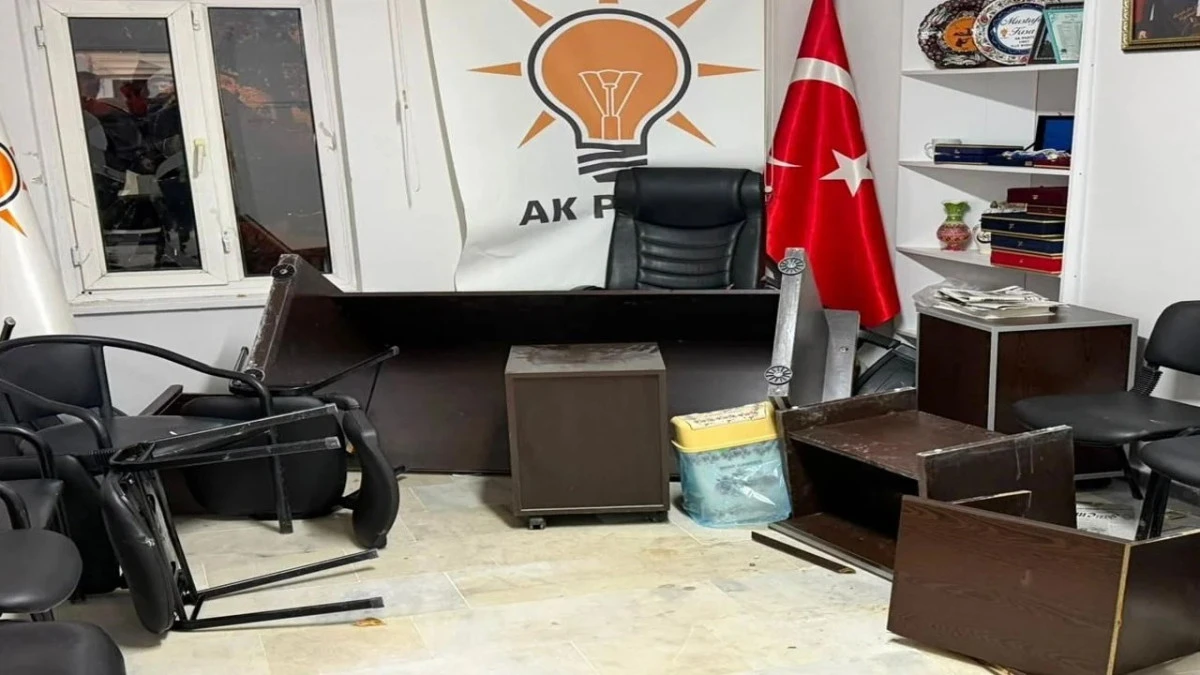 AK Parti İl&ccedil;e Başkanlığına Al&ccedil;ak Saldırı