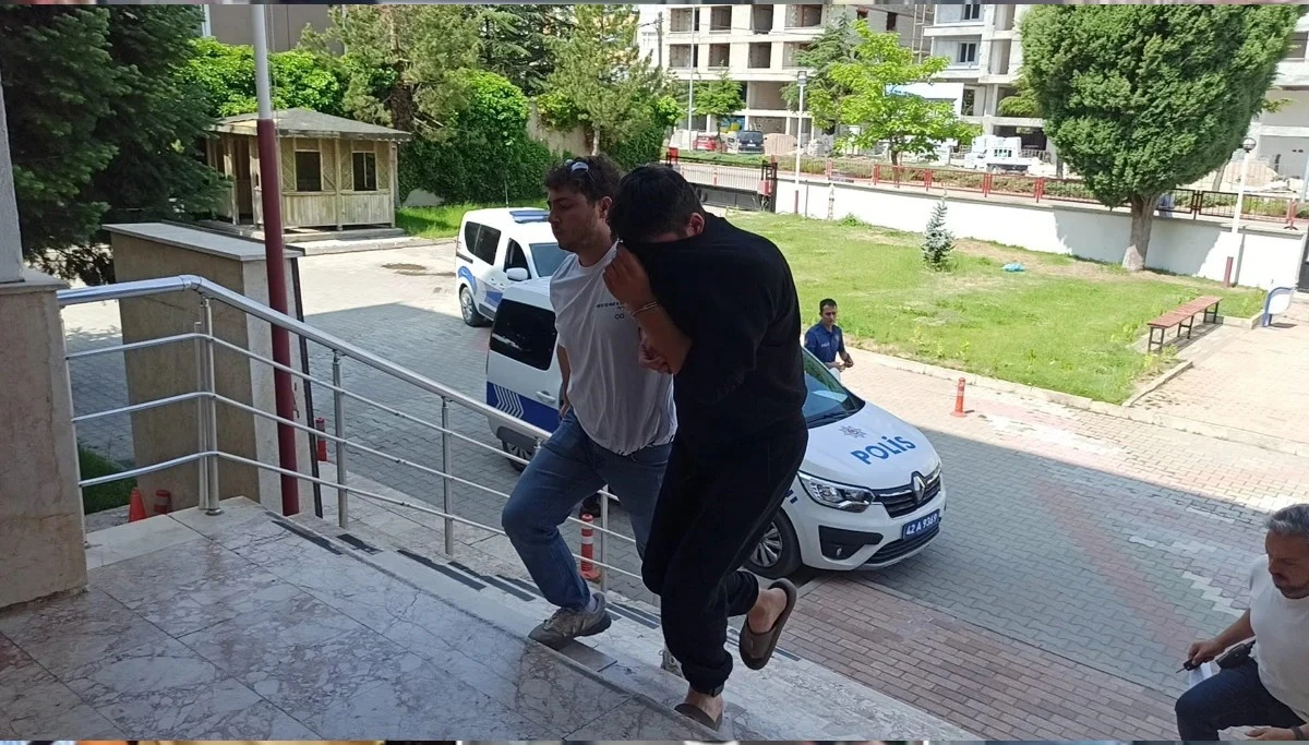 Alkol Masasında Arkadaşını Öldürdü