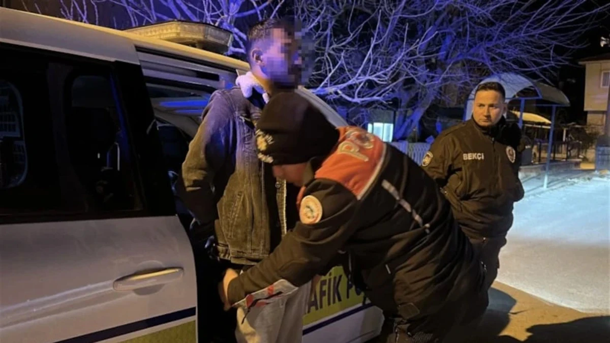 Alkoll&uuml; S&uuml;r&uuml;c&uuml; Polis &Uuml;st&uuml;ne Ara&ccedil; S&uuml;rd&uuml;