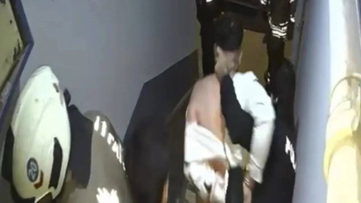 Annesini Dövüp Kendini Odaya Kilitledi