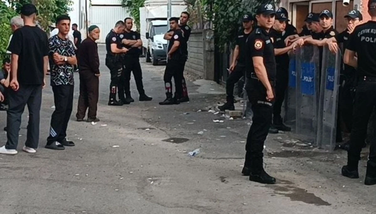 Annesini &Ouml;ld&uuml;r&uuml;p &Ccedil;&ouml;p Konteynerine Attı
