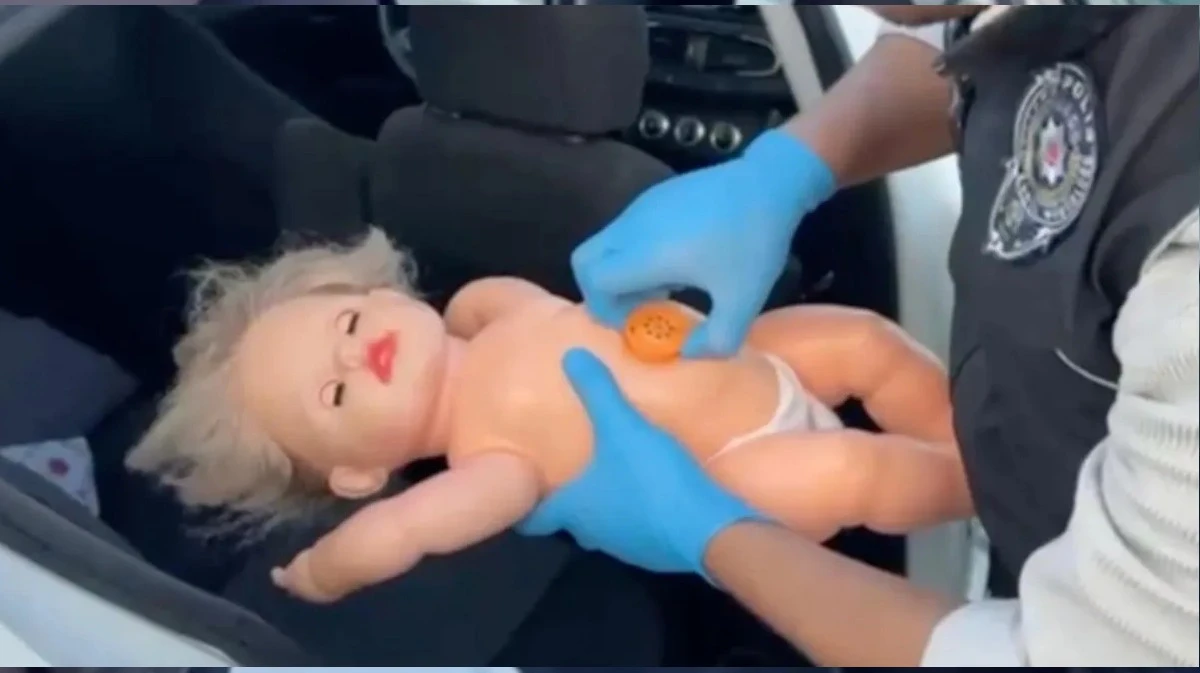 Araba İçinden Uyuşturucu Dolu Oyuncak Bebek Çıktı