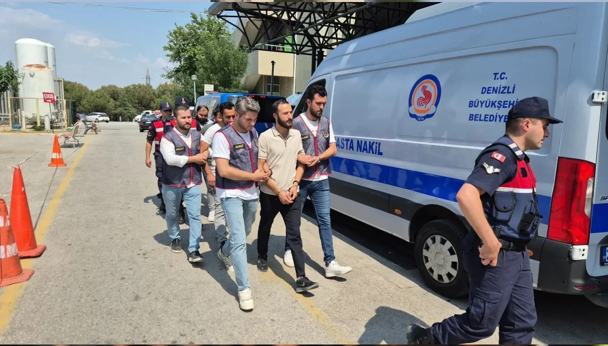 Arkadaşlarıyla Beraber Çalıştığı İş Yerini Soydu