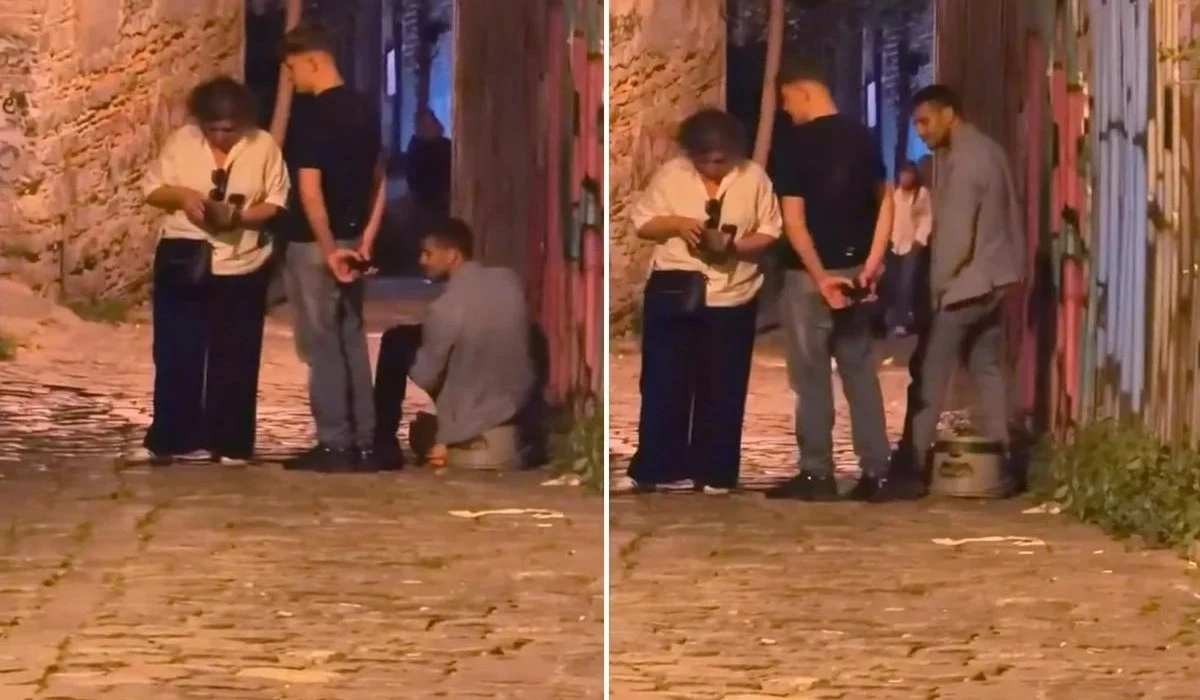 Ayakkabı Boyacısı Rus Turistleri Dolandırınca Turistler Tarafından D&ouml;v&uuml;ld&uuml;