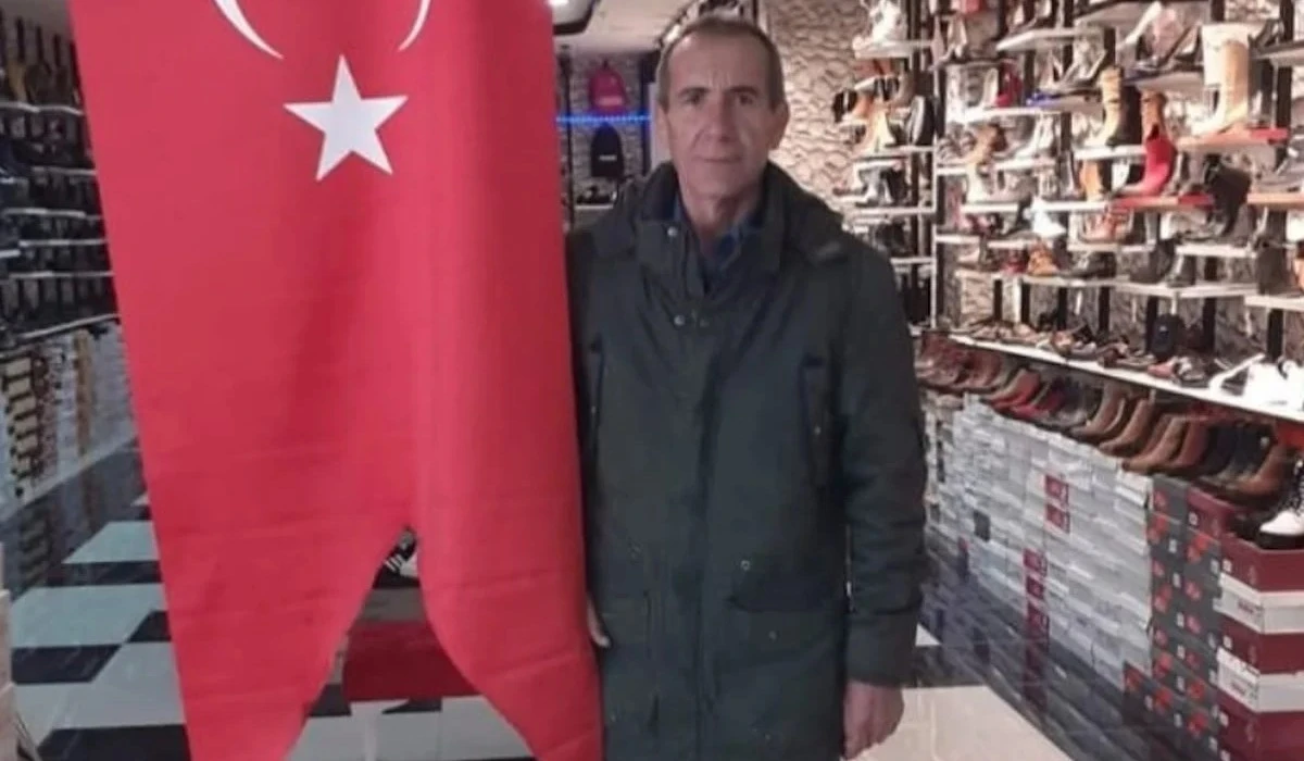 Babasını 12 Bı&ccedil;ak Darbesi İke &Ouml;ld&uuml;rd&uuml;