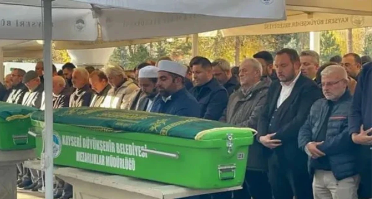 Babasını Bı&ccedil;aklayarak &Ouml;ld&uuml;ren Sanığın İfadesi Pes Dedirtti!