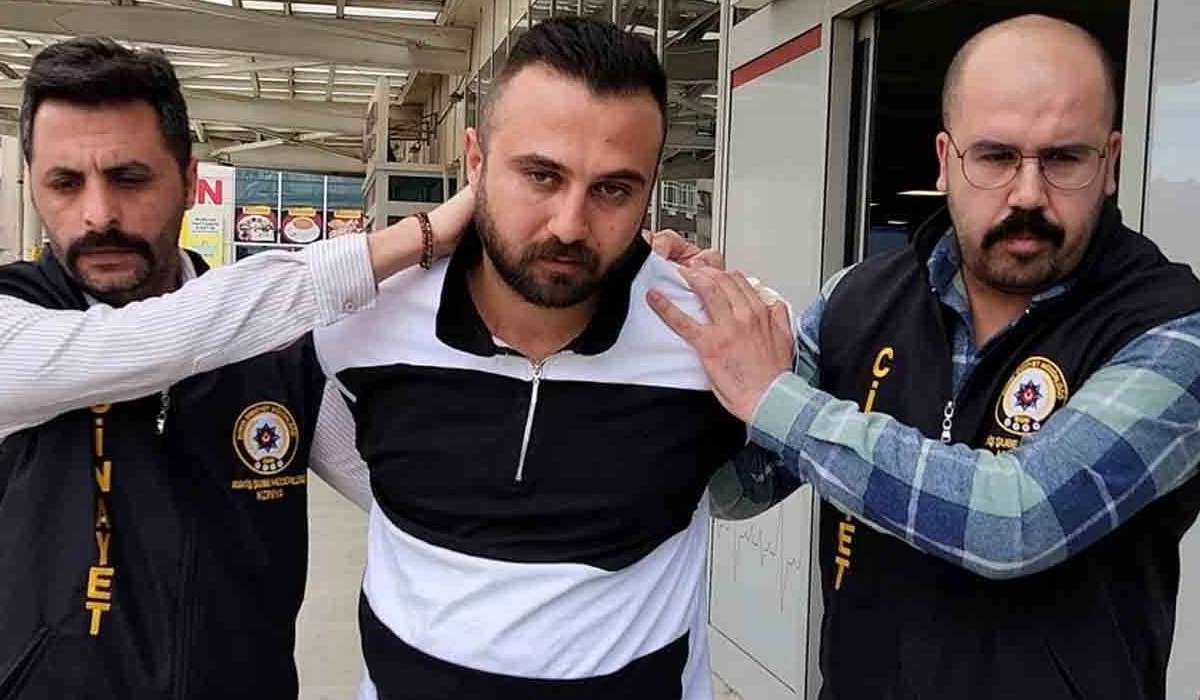 Babasını Boğarak &Ouml;ld&uuml;rd&uuml; Geceyi Babasının Ceseti İle Ge&ccedil;irdi