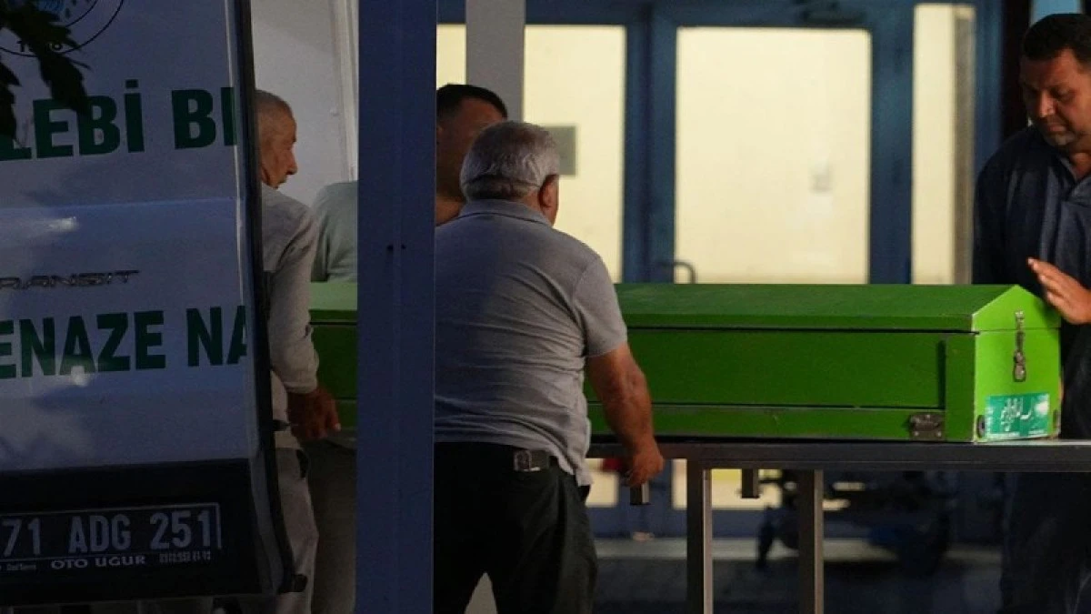 Babasını Par&ccedil;alayıp Tuvalete G&ouml;mm&uuml;ş