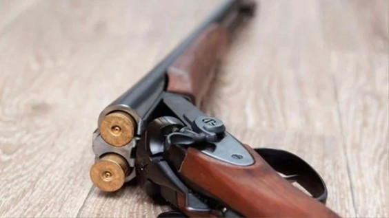 Babasının Gözü Önünde Tüfekle Kendi Kafasına Sıktı