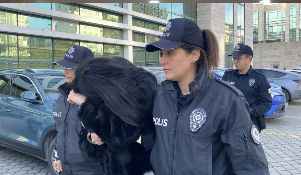 Beni Yakalayamazsınız Diyerek Polislerimize Ağır K&uuml;f&uuml;rler Eden Al&ccedil;ak Kadın Yakalandı