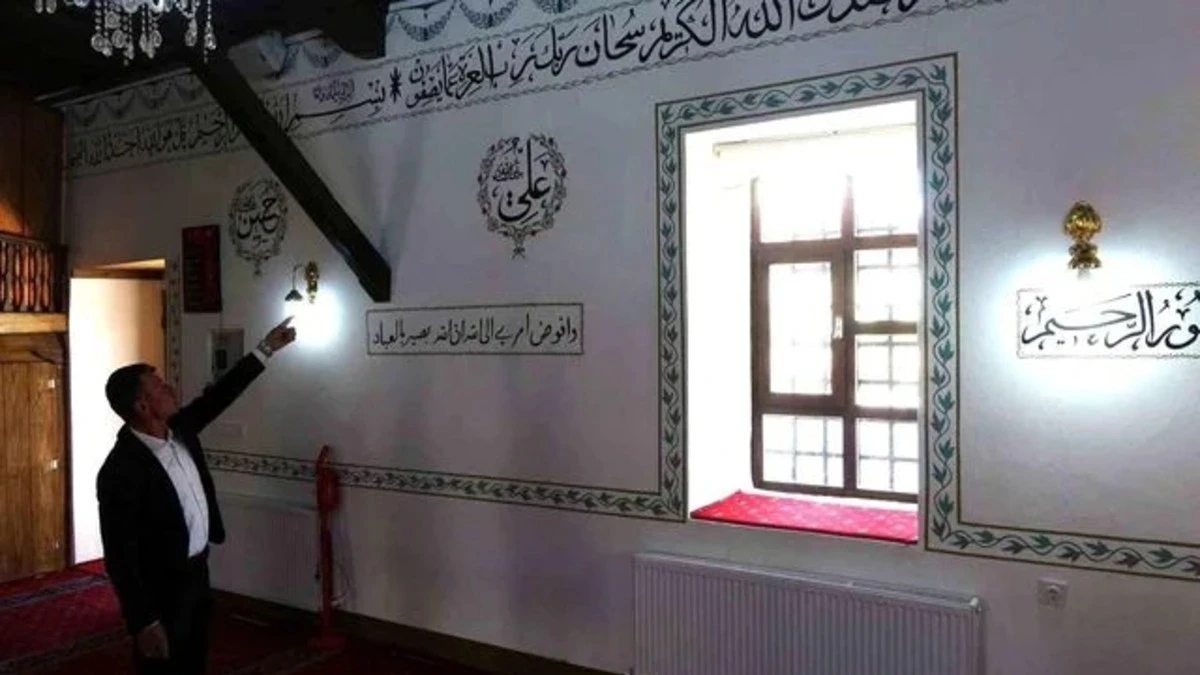 Caminin Duvarından &Ccedil;ıkan 300 Par&ccedil;alık Sır!