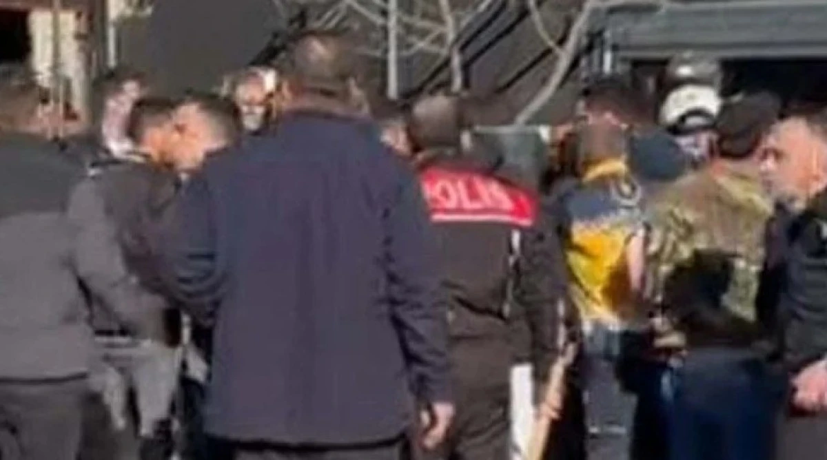 &Ccedil;eteler Sokak Ortasın'da Vuruştu: 2 &Ouml;l&uuml;