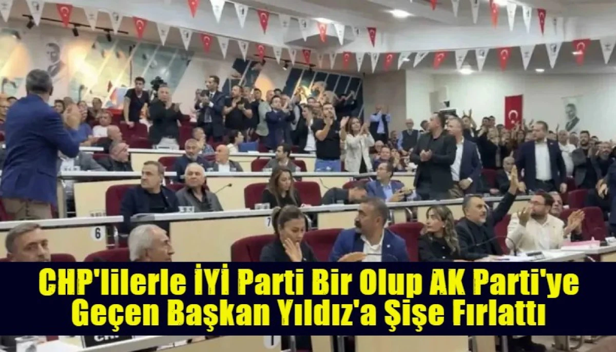 CHP'lilerle İYİ Parti Bir Olup AK Parti'ye Ge&ccedil;en Başkan Yıldız'a Şişe Fırlattı