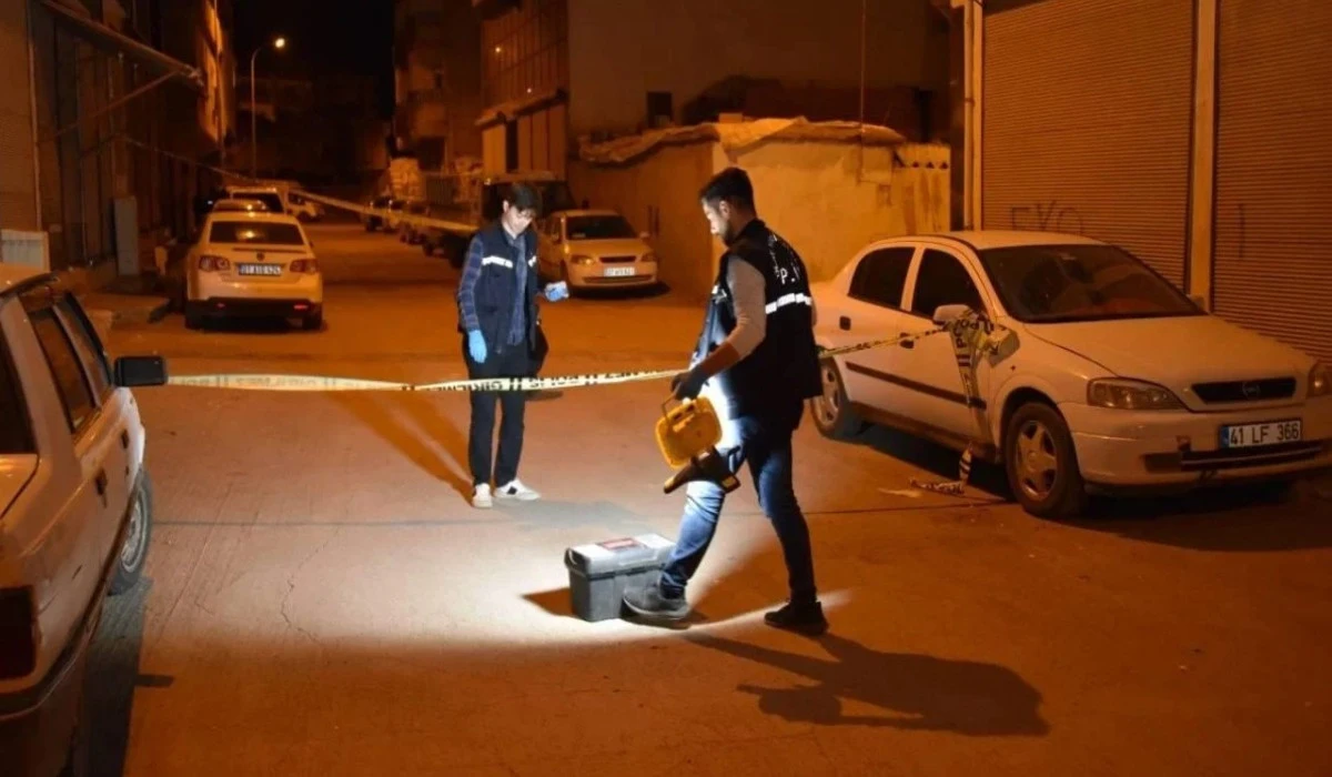 Doktor &Ouml;nce Karısını Sonra Kendini Bışakladı