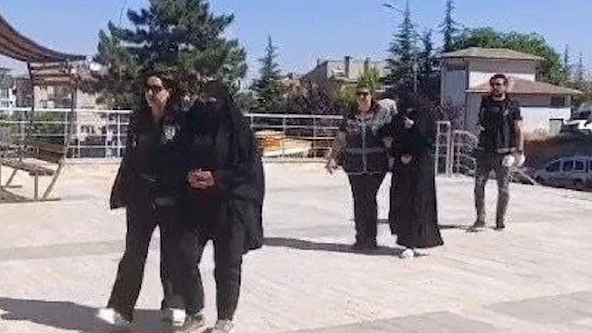 D&uuml;ğ&uuml;n İ&ccedil;in Alınan Altınlarla Ka&ccedil;arken Yakalandı