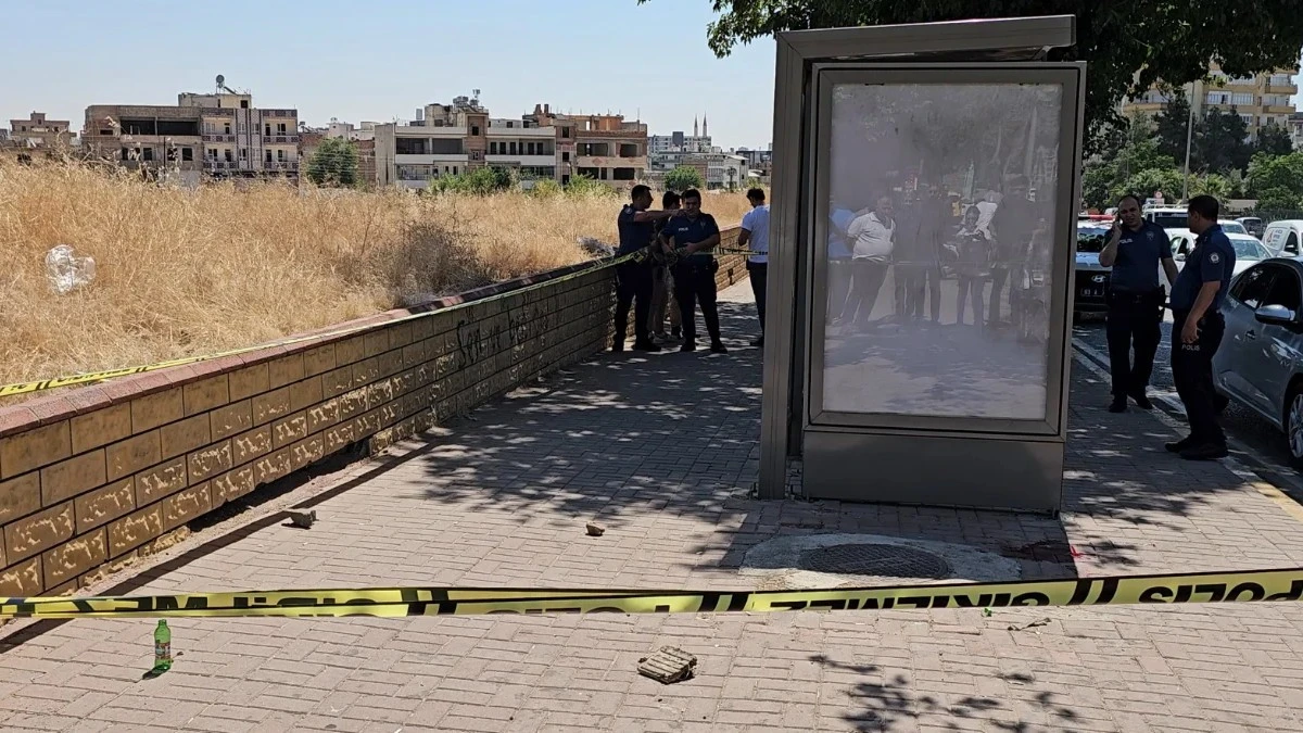 Durak'tan Bekleyen Eşini Vurup Polise Teslim Oldu!