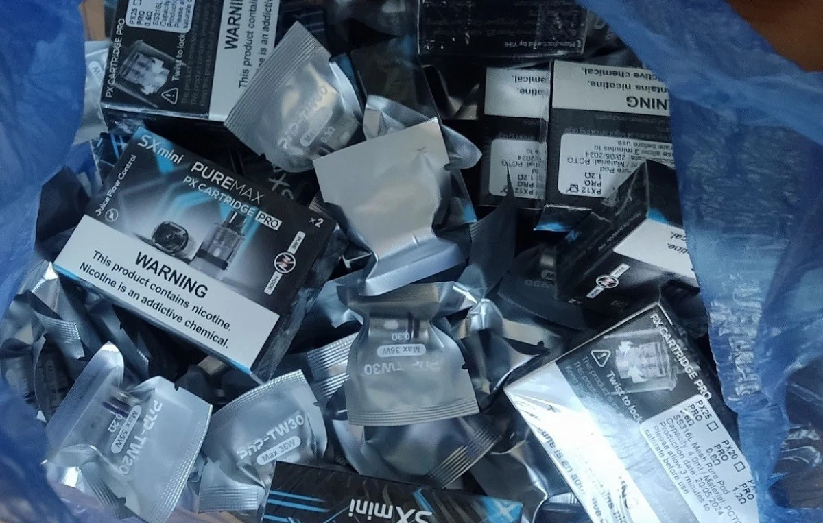 Elektronik sigaraları vücutlarına yapıştıran Bulgarlar yakalandı