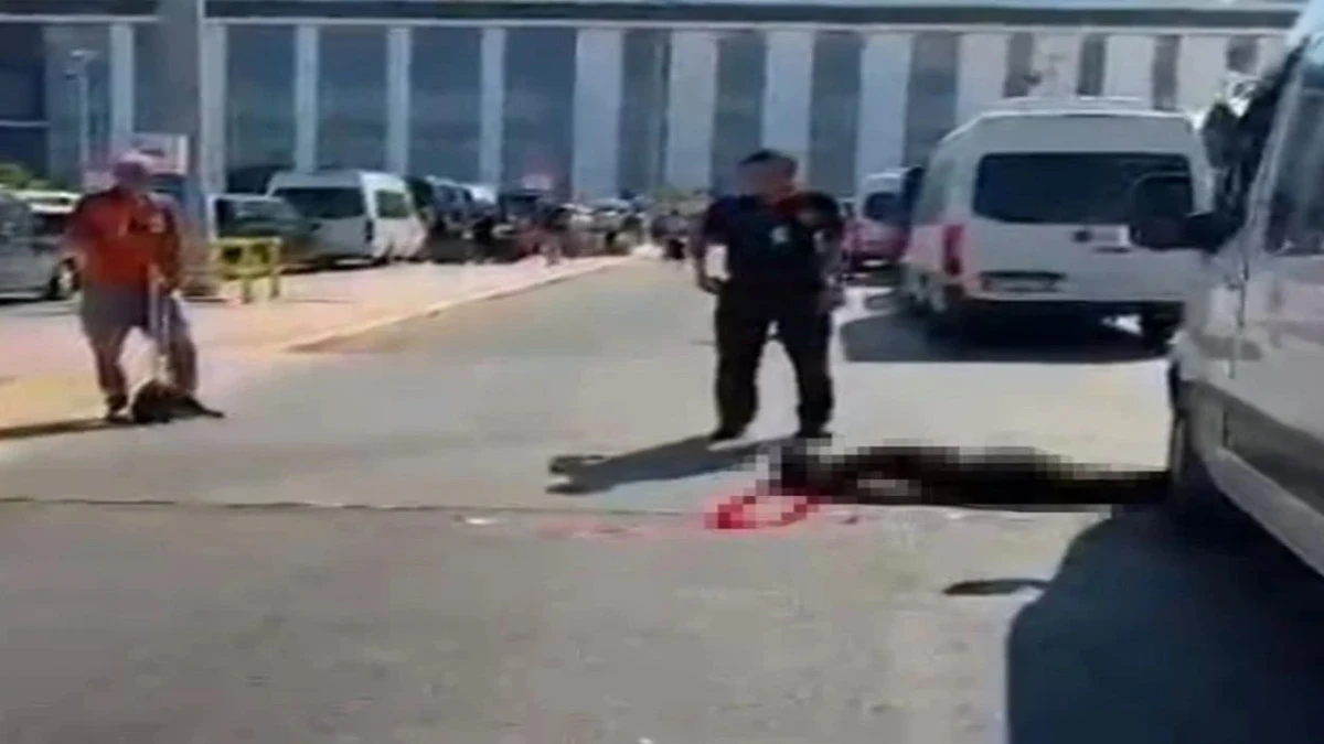 Emekli Polis, Eşini &Ouml;ld&uuml;r&uuml;p Cansız Bedeninin Başında Bekledi