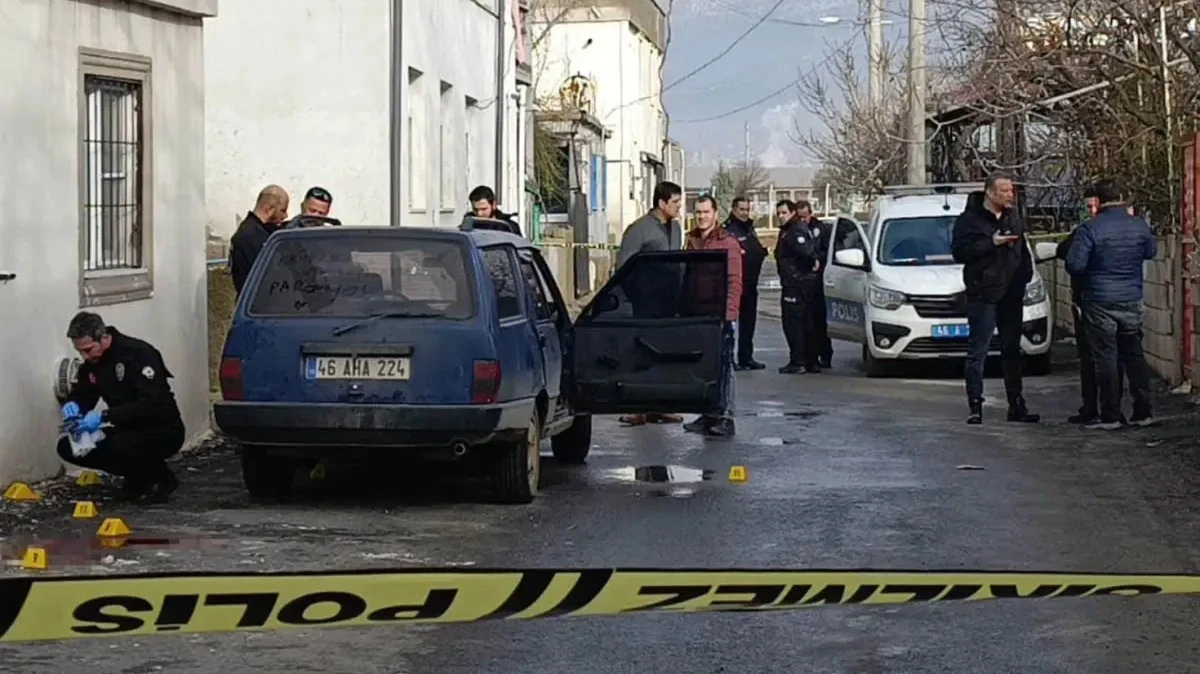 Eniştesini Evinin &Ouml;n&uuml;nde Vurdu