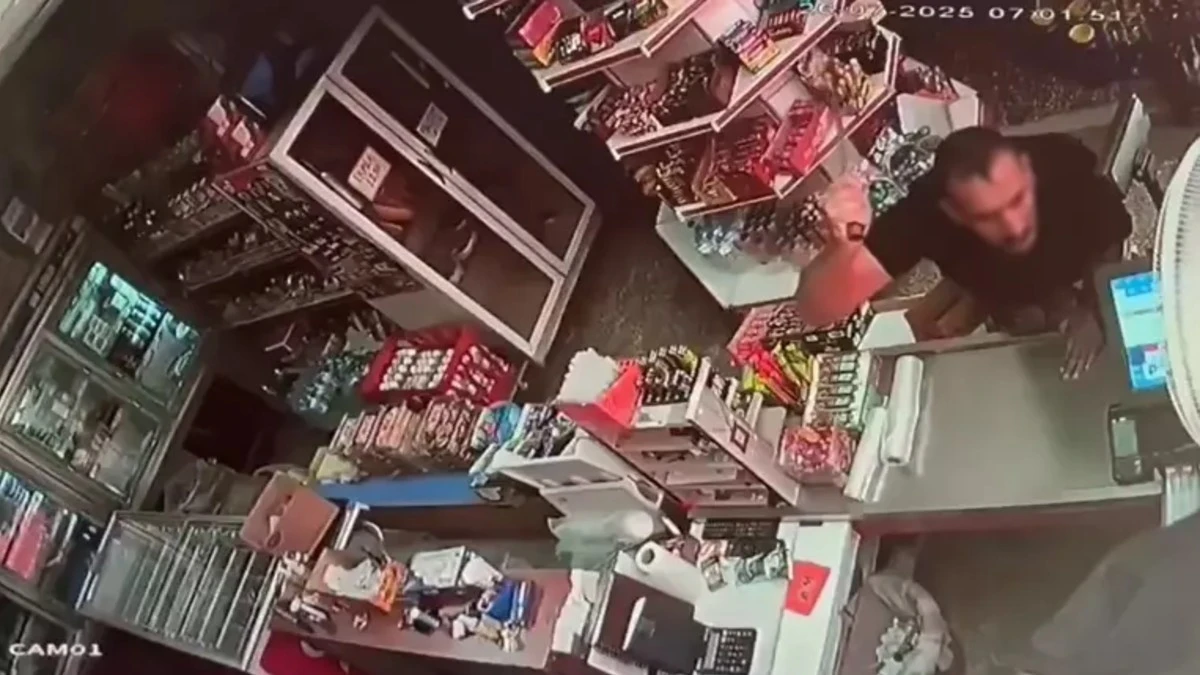 Eriyen Dondurmasını Değiştirmeyen Bakkala Satırla Saldırdı