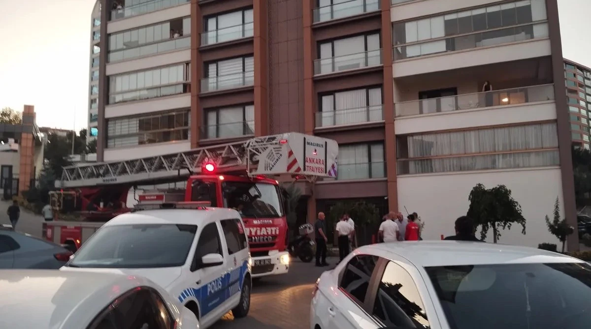 Eşini Çocuklarının Yanında Öldürdü