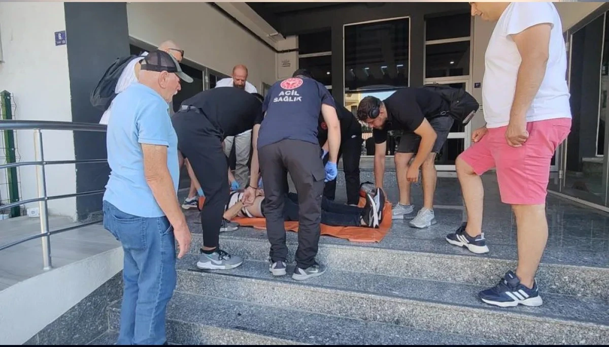 Ev Sahibini Bıçakladı