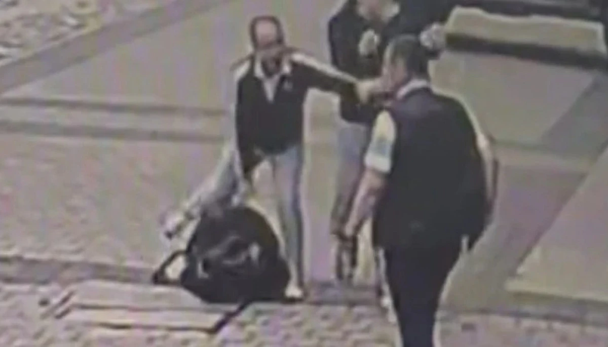 Evde Yakalanan Hırsız Eşek Sudan Gelene Kadar Dövüldü