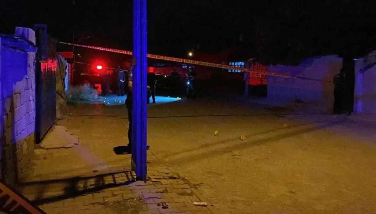 Eve Kuma Getirme Kavgasında Eniştesini Bıçakladı...