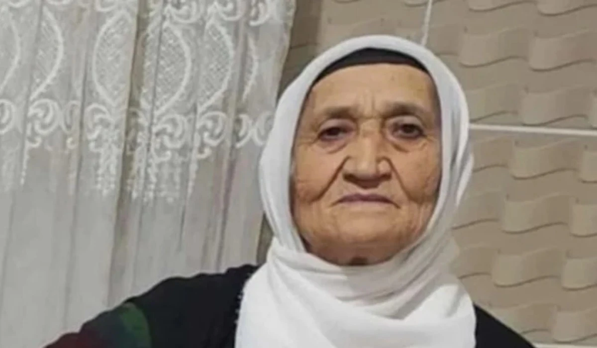 Evinin Balkonundan D&uuml;ğ&uuml;n Seyreden Kadını Vurdular