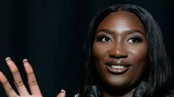 Fransız Şarkıcı Irkçı Saldırıların Hedefi Oldu