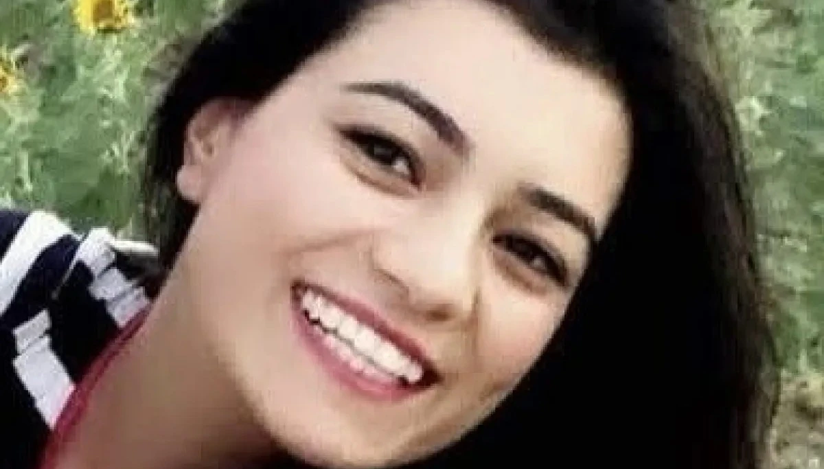 Genç Kadın Evinin Önünde Boğazı Kesilerek Öldürüldü