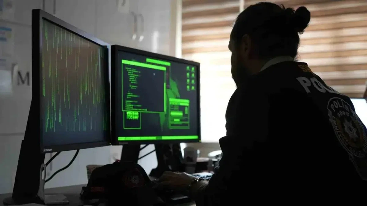 İ&ccedil;işleri Bakanlığı'ndan Siber Su&ccedil; Operasyonu