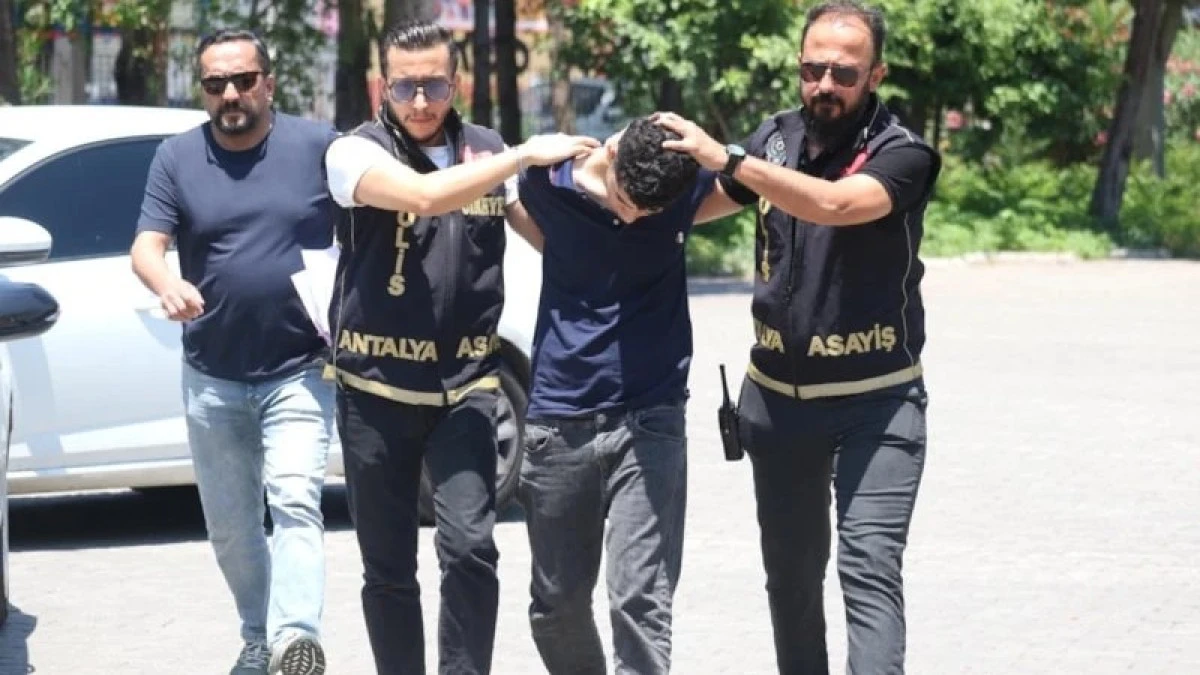 İ&ccedil;lerine Şeytan Girdi Diye 2 Ablasını Boğmaya Kalktı