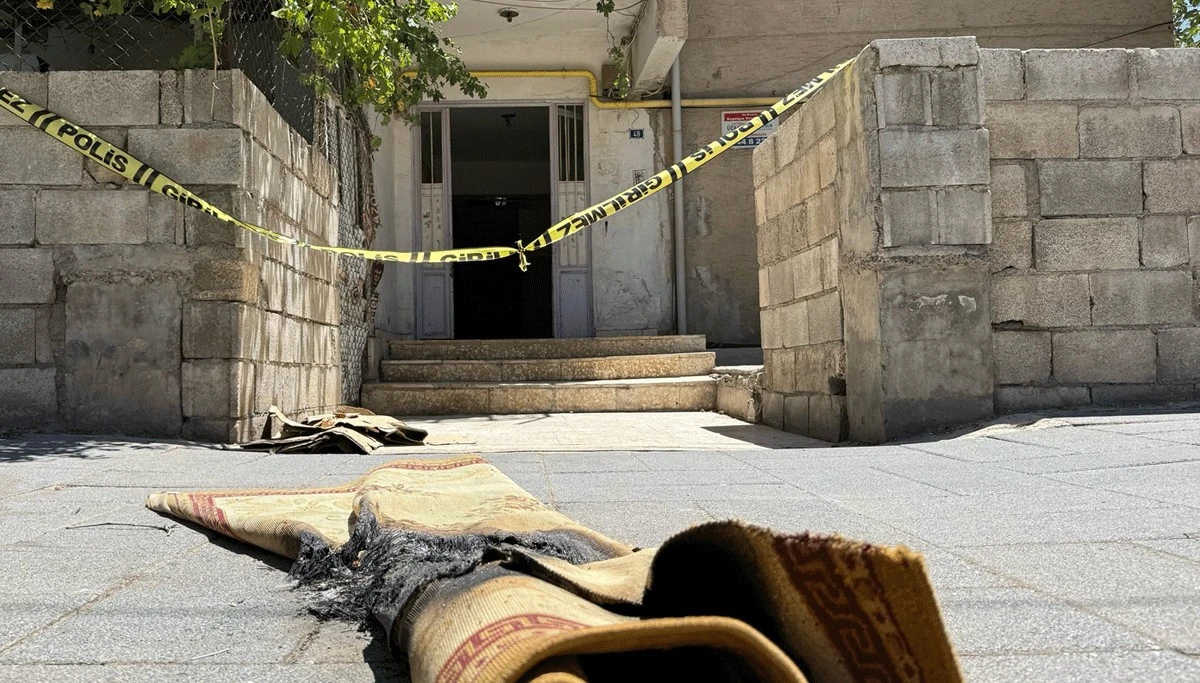 İntihar Etmek İsteyen Kızına Sinirlenen Baba ‘Öyle İntihar Edilmez Böyle Edilir’ Fiyerek Benzinle Tüm Aileyi Yaktı!