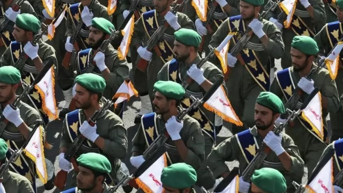 İran Devrim Muhafızları Teyakkuza Ge&ccedil;ti