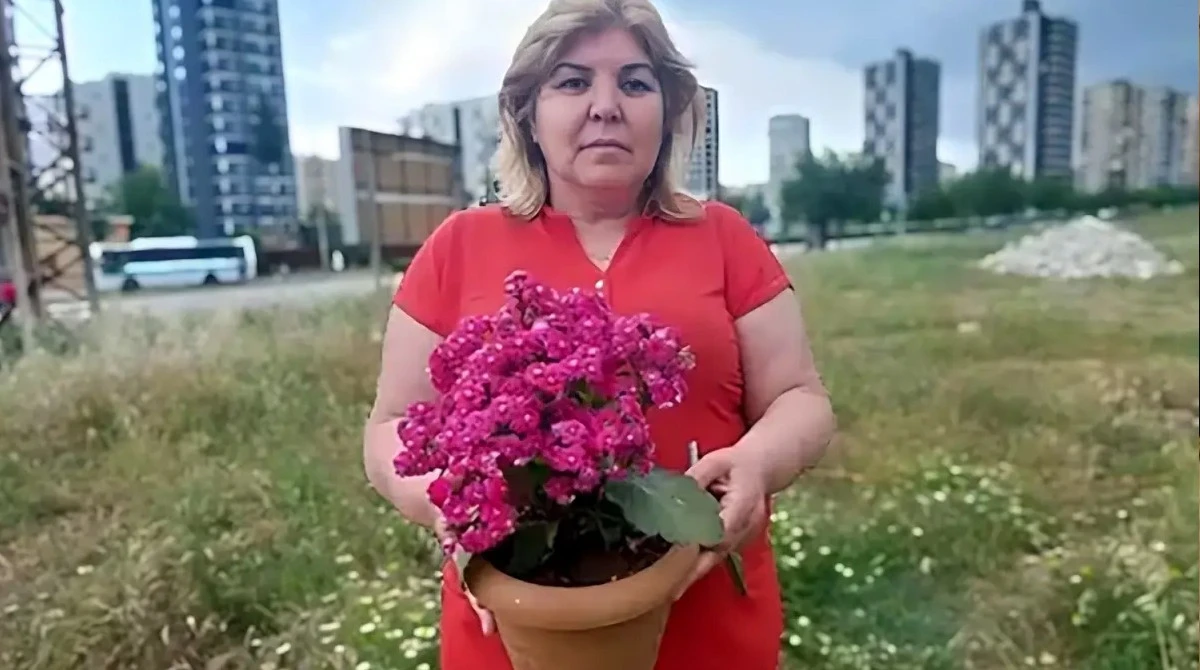 Kapısına Gelen Çicek İçin İmza Attı: 95 Bin Dolarından Oldu