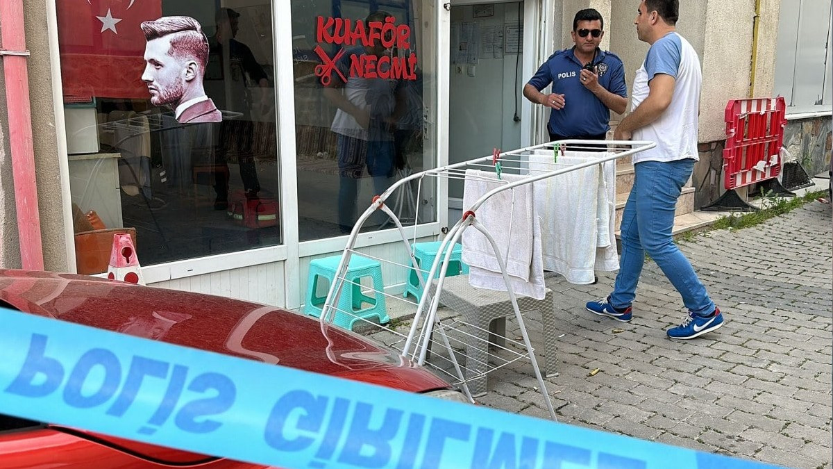 Karısı Hakkında Dedikodu Yapan Berberi Öldürdü