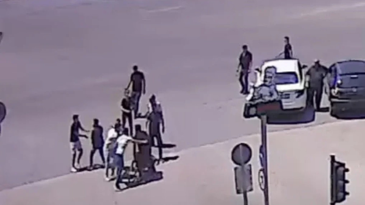 Karısına Hakaret Eden 3 Kişiyi Hastanelik Etti