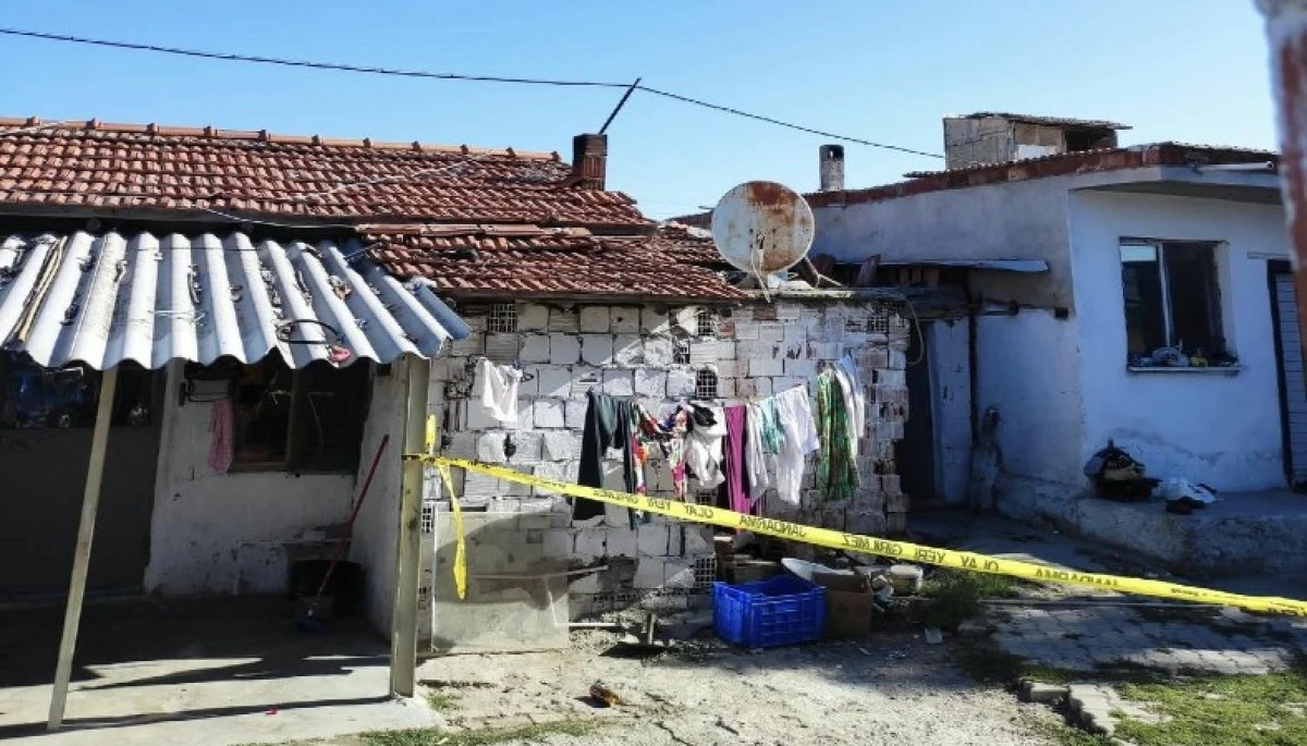 Karısını Bı&ccedil;aklayarak &Ouml;ld&uuml;rd&uuml;