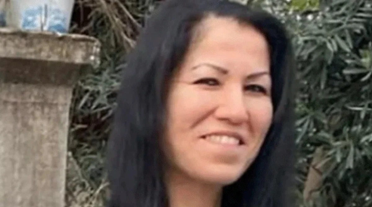 Karısını G&ouml;ğs&uuml;nden Bı&ccedil;akladı!